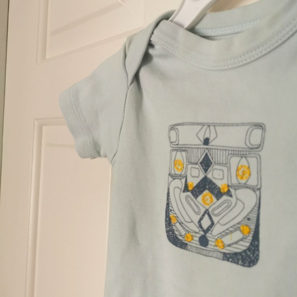 3/$15 Finn + Emma short sleeve onesie 9-12 - Picture 2 of 4